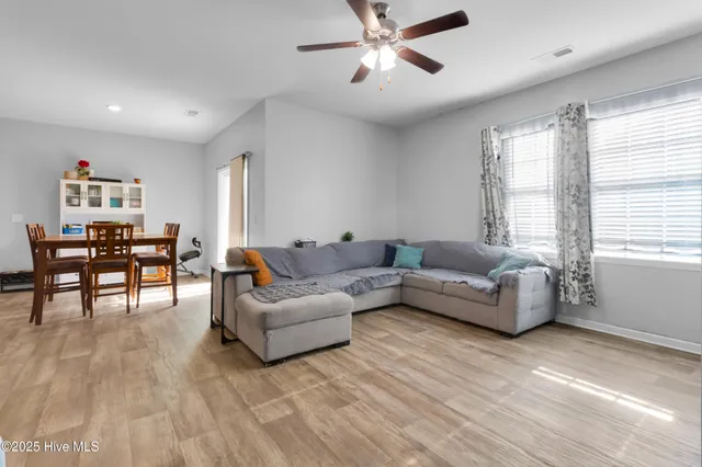 $2,300 | 402 Isabelle Street, New Bern, NC 28560