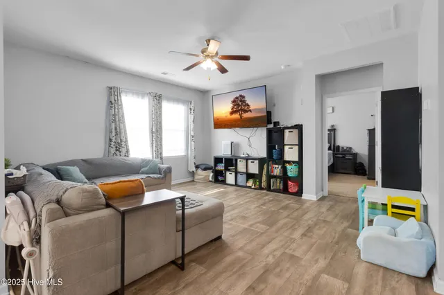 $2,300 | 402 Isabelle Street, New Bern, NC 28560