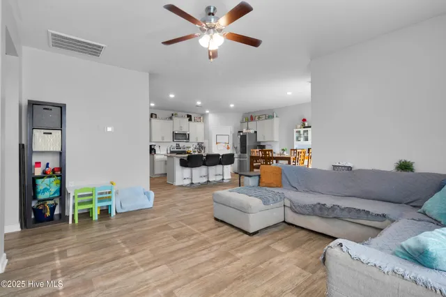 $2,300 | 402 Isabelle Street, New Bern, NC 28560