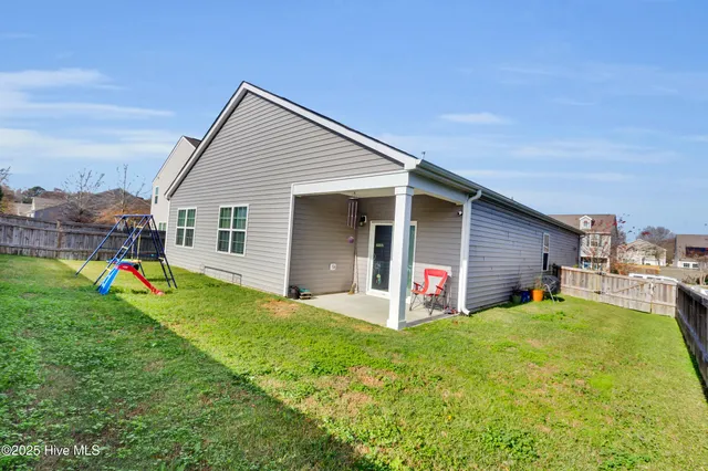 $2,300 | 402 Isabelle Street, New Bern, NC 28560