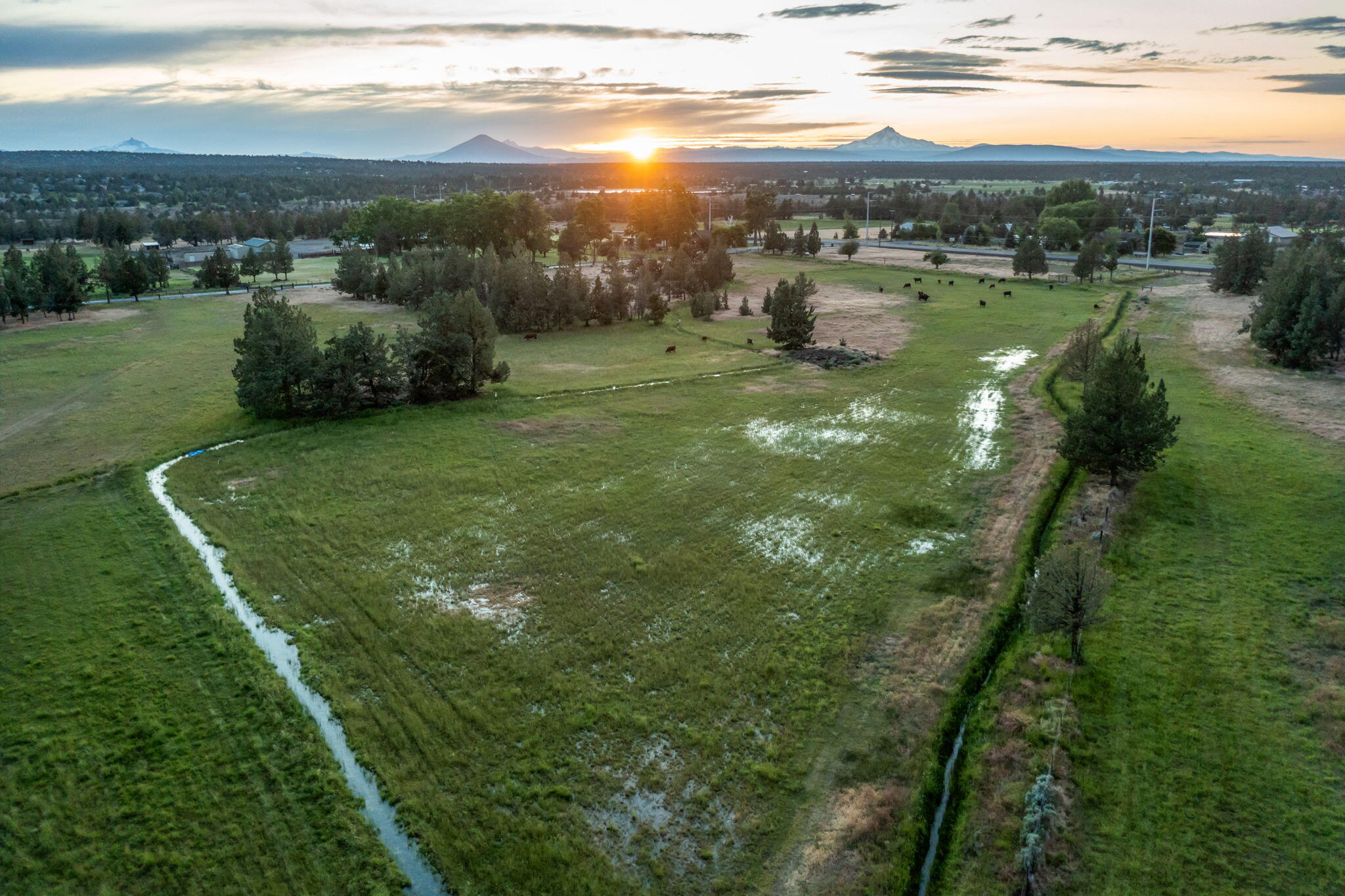 580 Southwest 67th Street Redmond, OR 97756 - Photo 11 of 18 2025_06_12_510_sw_67th_st_rdm_twilight-3