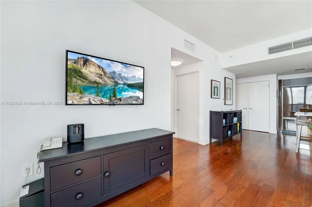 $5,500 | 6899 Collins Avenue, Unit 1409, Miami Beach, FL 33141