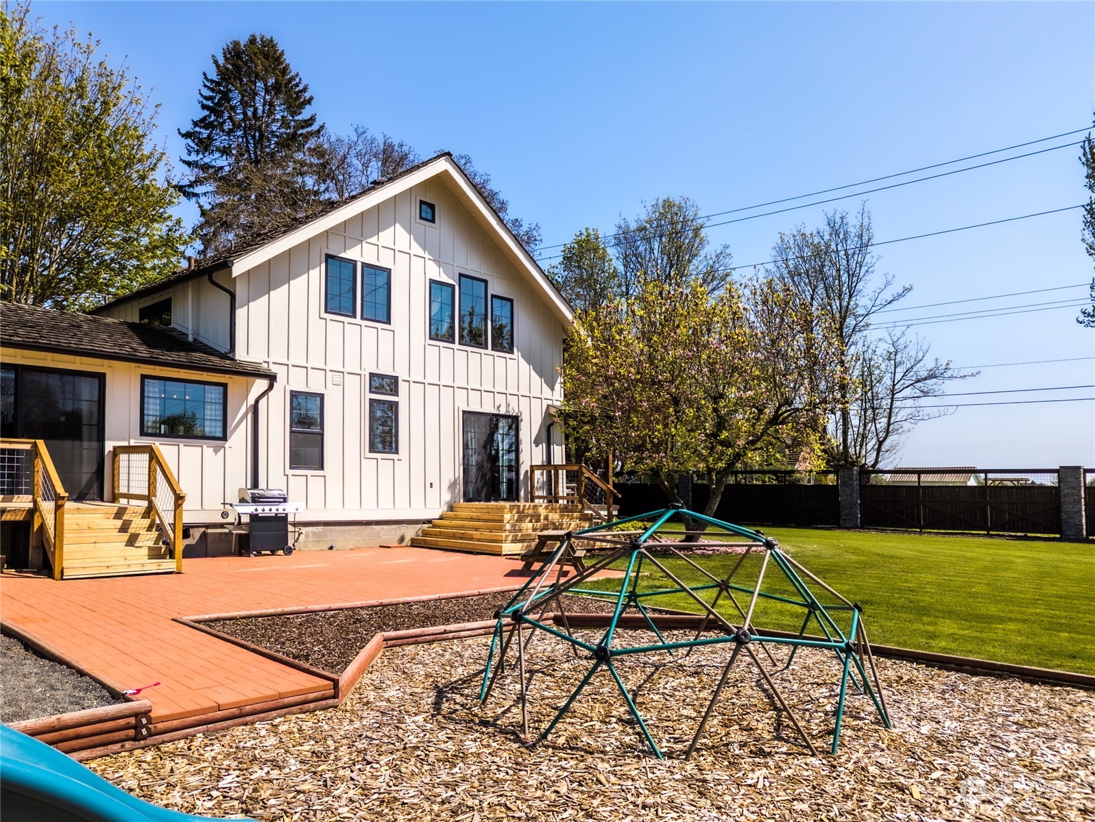 16593 McLean Road Mount Vernon, WA 98273 - Photo 4 of 40 Gallery Image 4