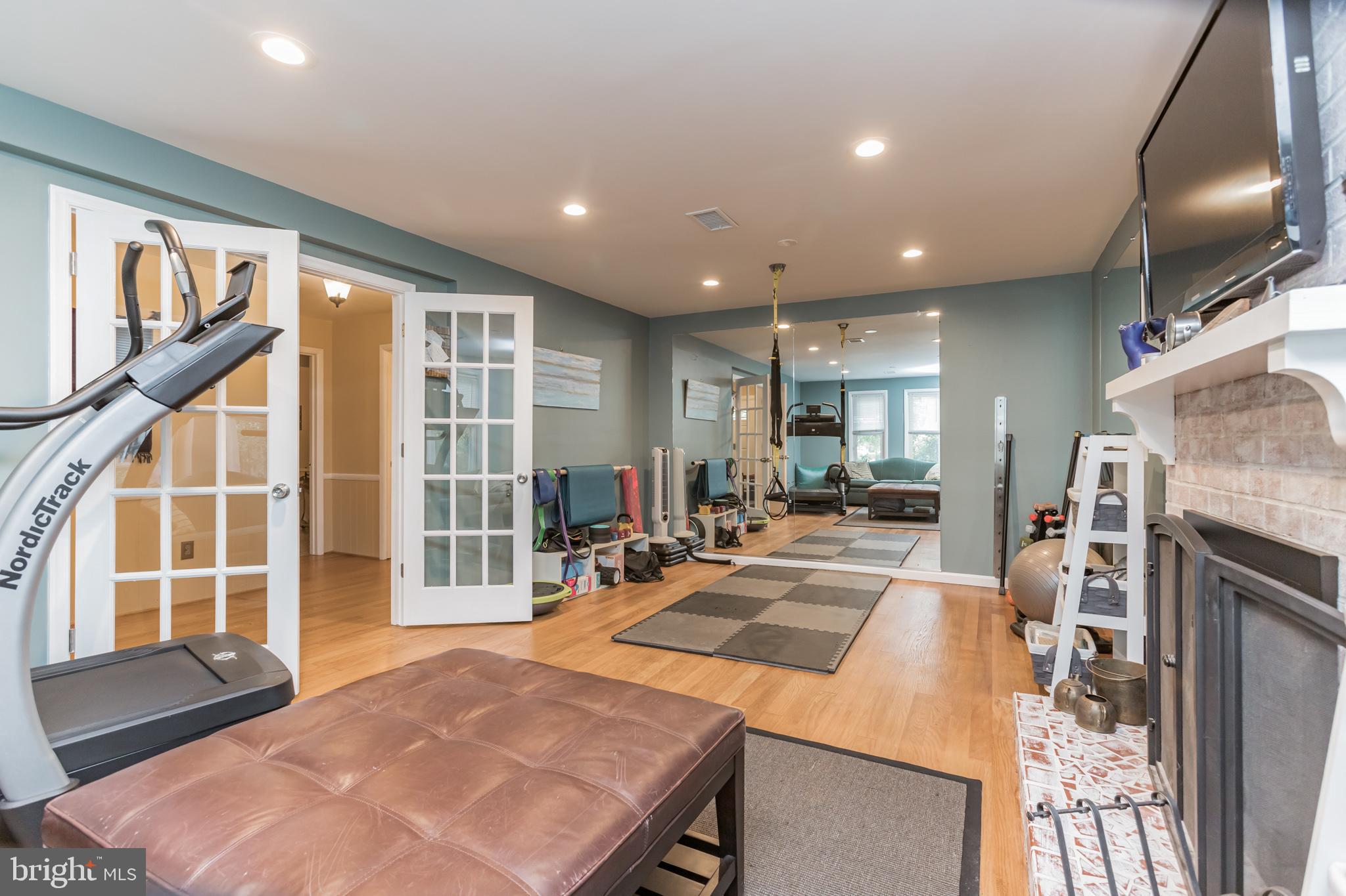 2110 Military Road Arlington, VA 22207 - Photo 3 of 33