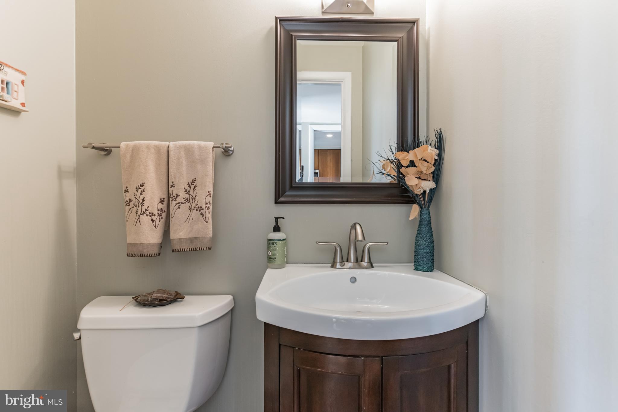 2110 Military Road Arlington, VA 22207 - Photo 8 of 33