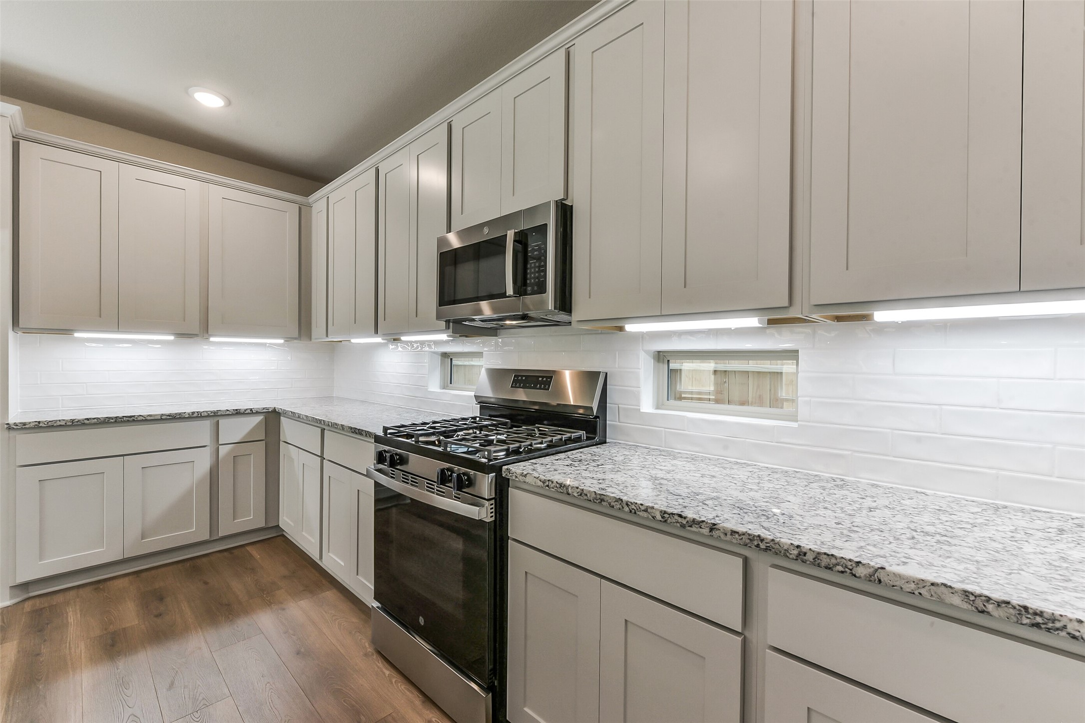 3011 Wicker Lane Pinehurst, TX 77362 - Photo 12 of 40