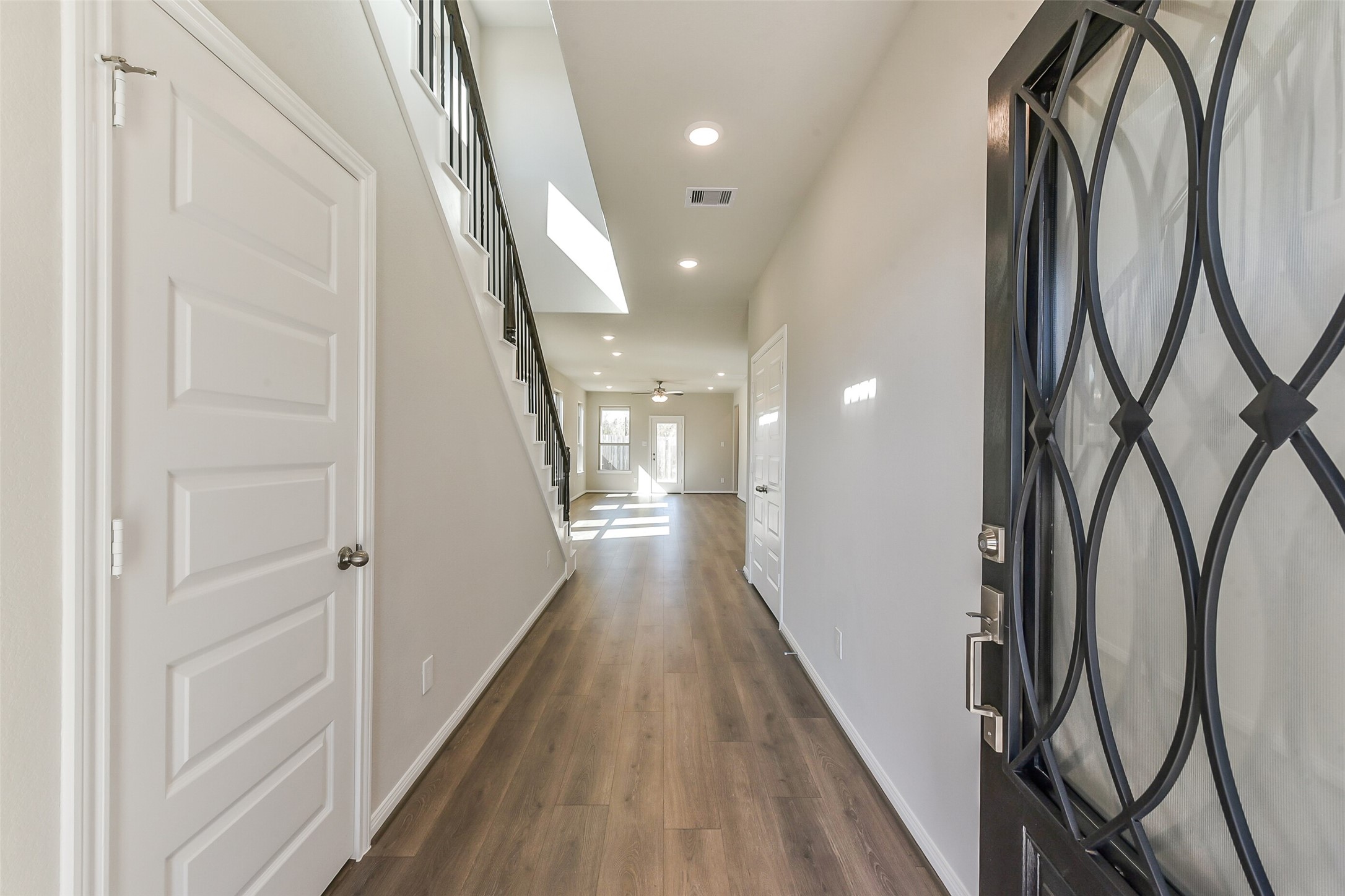 3011 Wicker Lane Pinehurst, TX 77362 - Photo 5 of 40