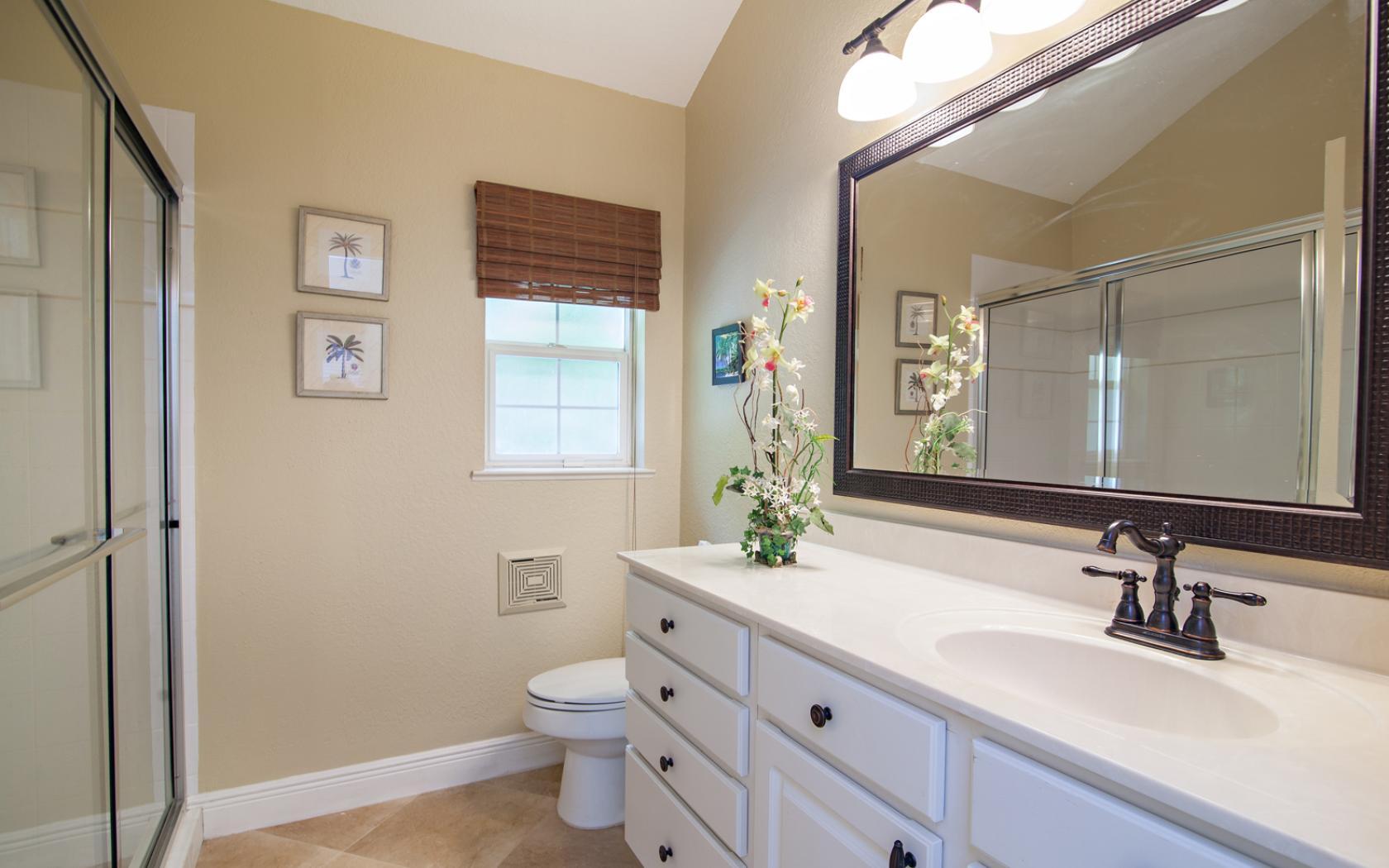 5841 River Isle Road Jupiter, FL 33458 - Photo 15 of 20 5841 River Isle Bath 2