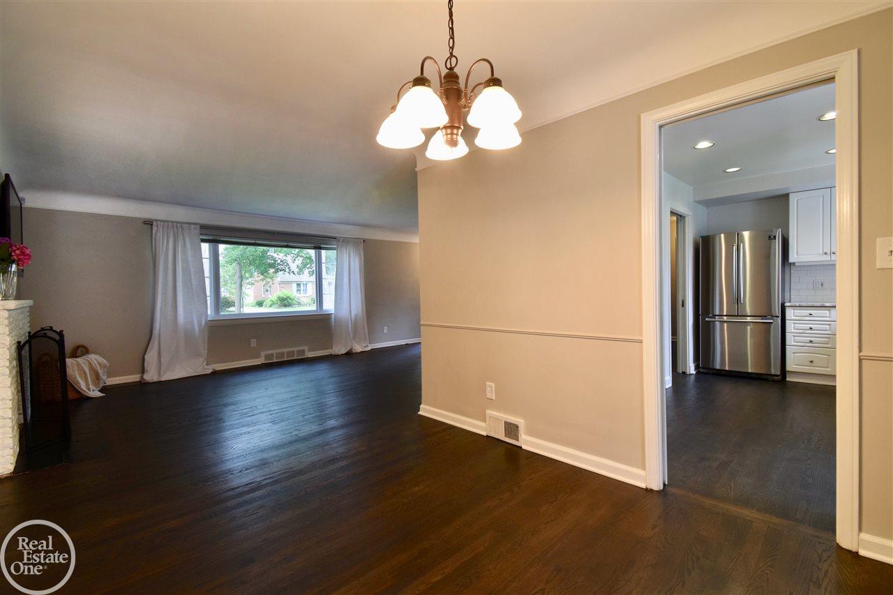 1086 Hawthorne Road Grosse Pointe, MI 48236 - Photo 7 of 31