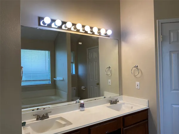 $2,200 | 4401 Egret Drive, Seabrook, TX 77586