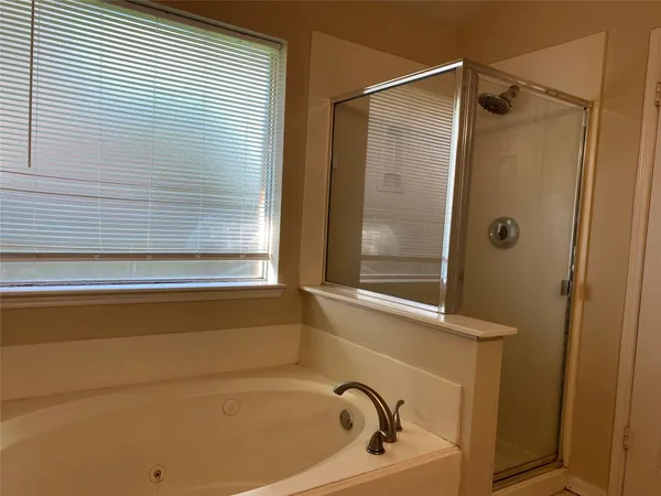 $2,200 | 4401 Egret Drive, Seabrook, TX 77586