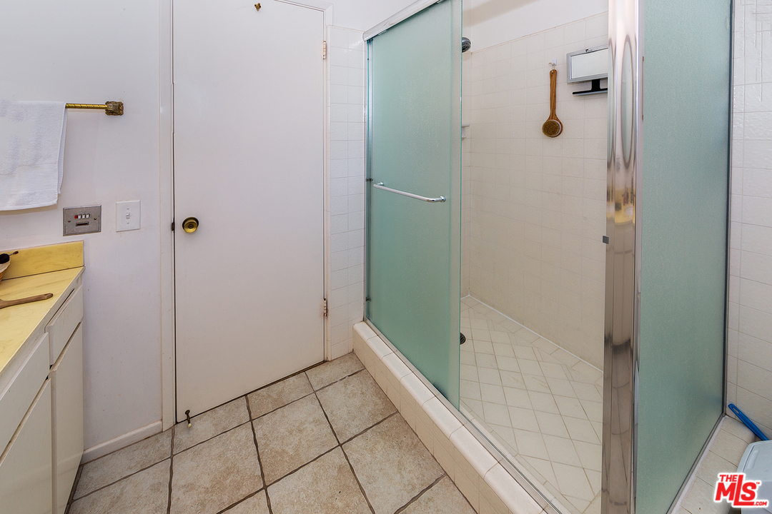 3088 Paddington Road Glendale, CA 91206 - Photo 16 of 17 a bathroom with a shower