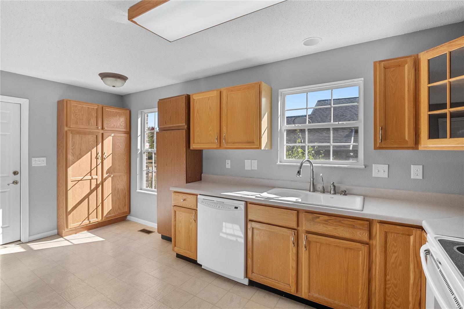 347 Westline Court Shiloh, IL 62221 - Photo 4 of 26 Gallery Image 4