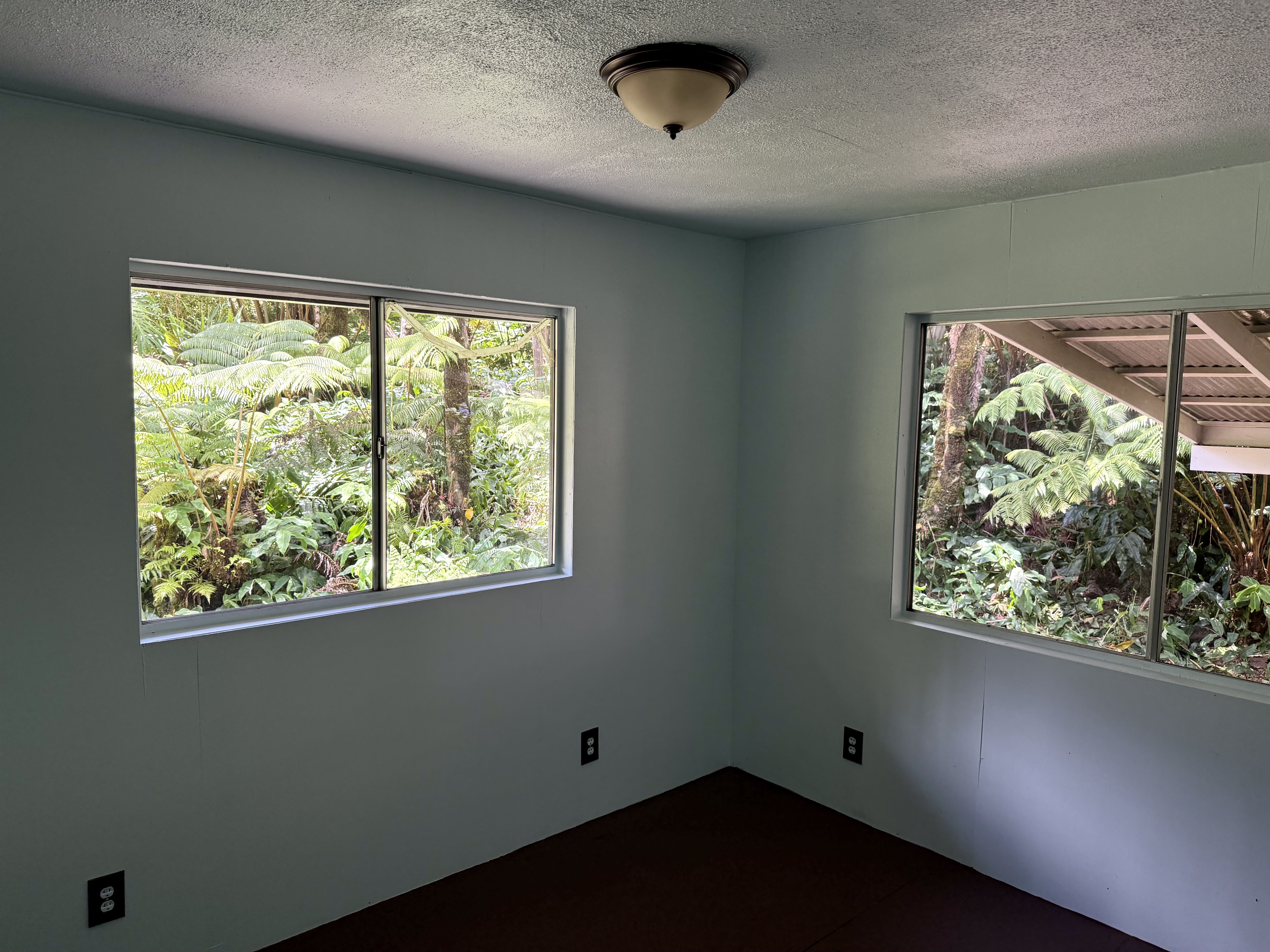 11-3885 6th Street Volcano, HI 96778 - Photo 12 of 23 an empty room with a window
