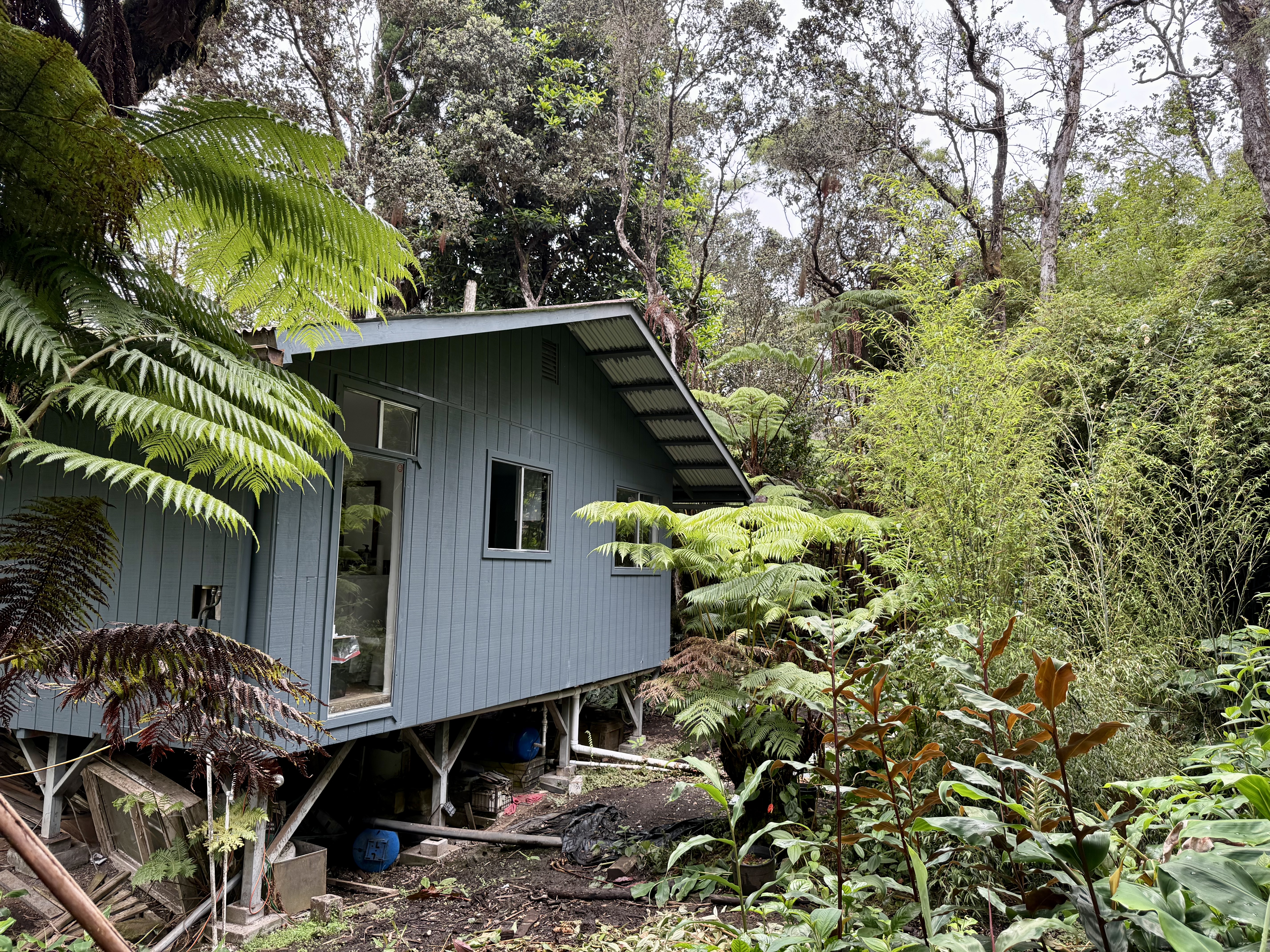 11-3885 6th Street Volcano, HI 96778 - Photo 3 of 23 a front view of a house with garden