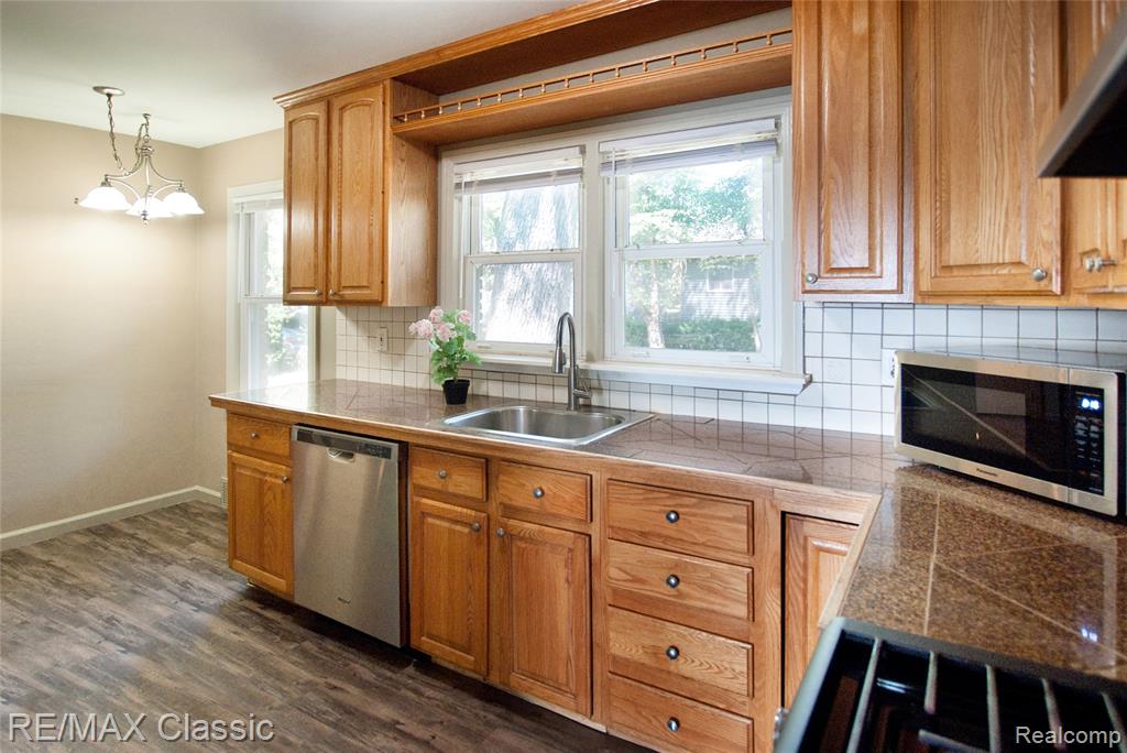 1861 Ladd Road Wolverine Lake, MI 48390 - Photo 15 of 36