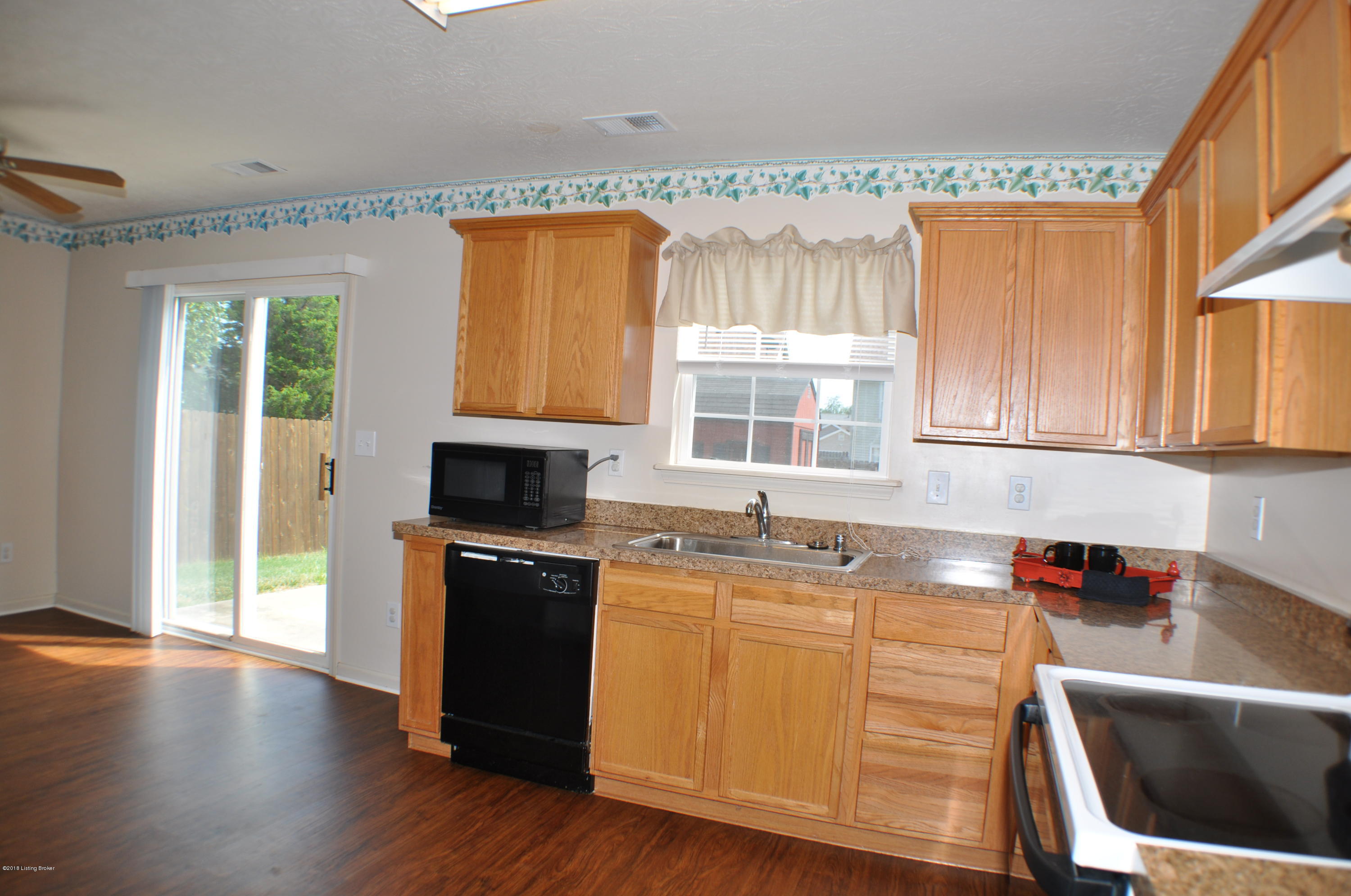 6512 Harrogate Road Louisville, KY 40229 - Photo 11 of 35 DSC_0072