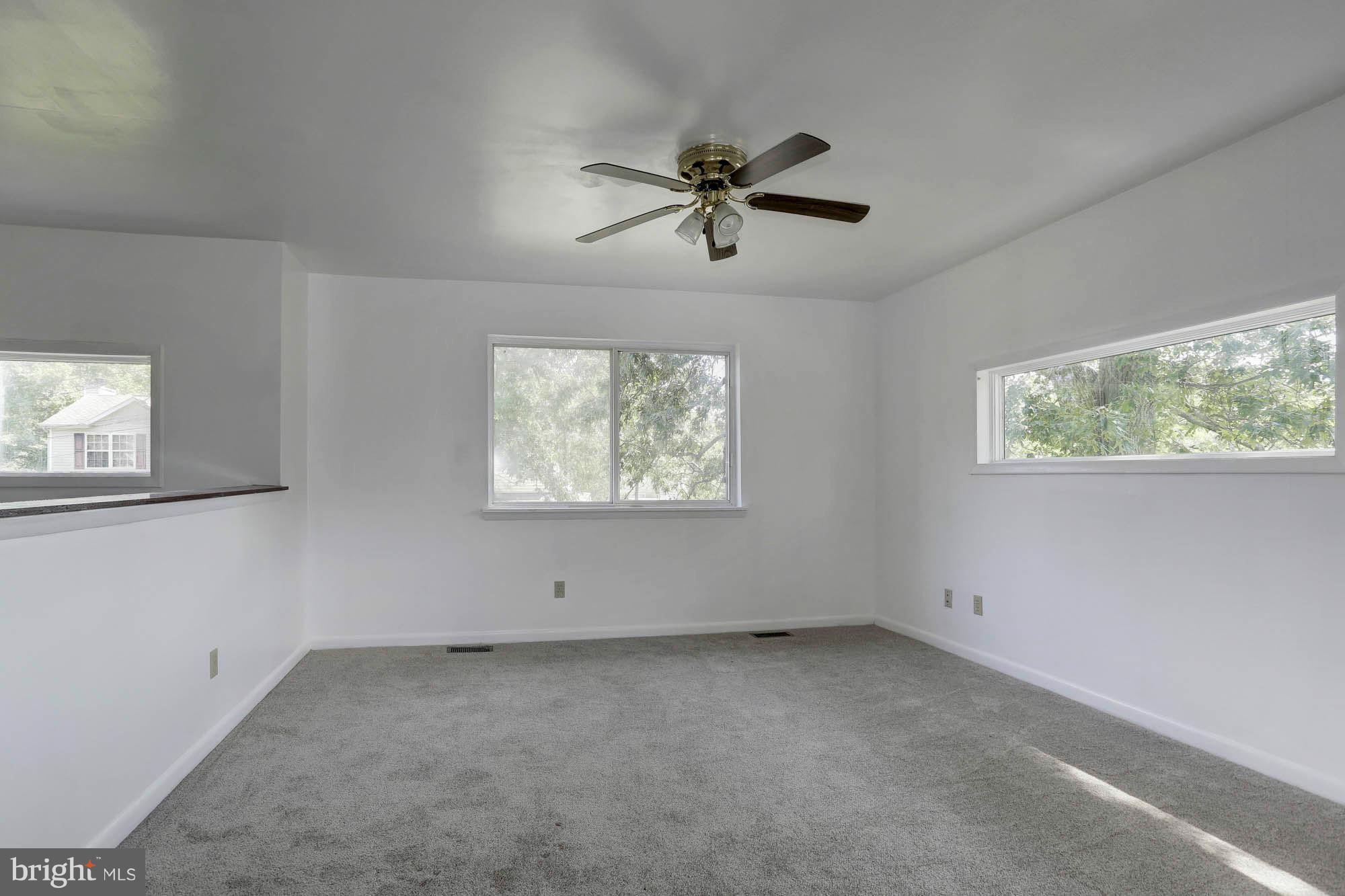 1500 Booker Road Shady Side, MD 20764 - Photo 3 of 25 Living Room