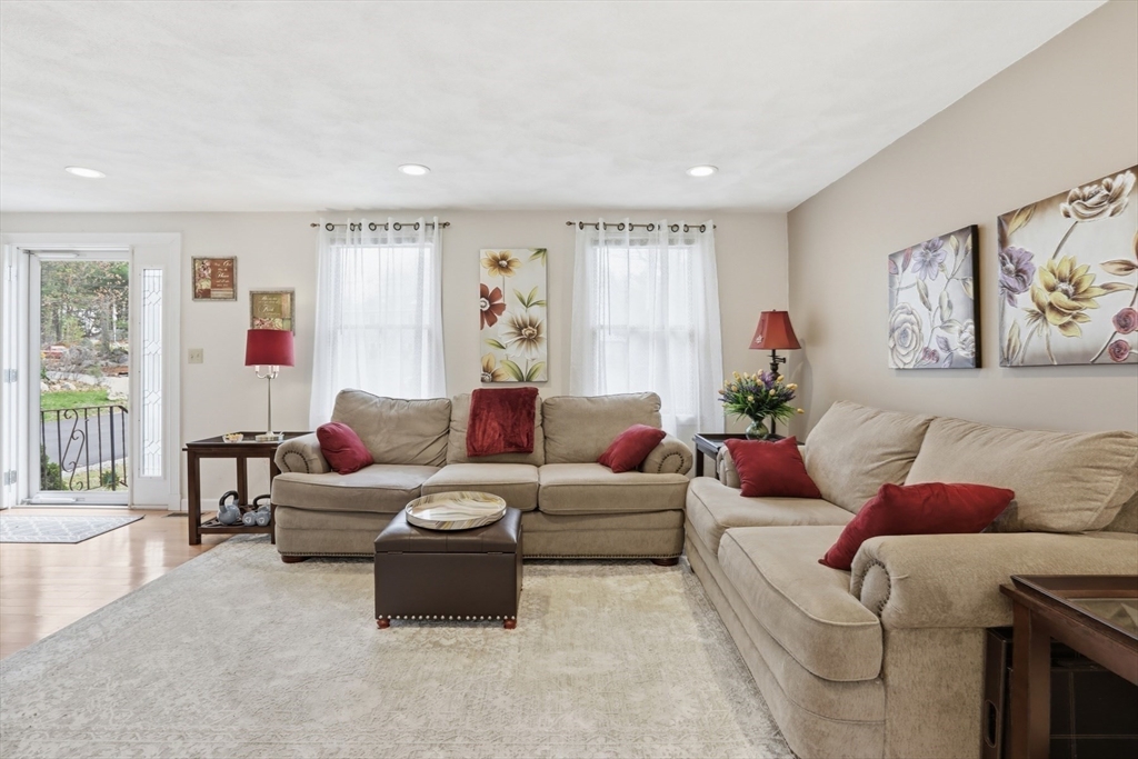 18 Trifiro Road Billerica, MA 01821 - Photo 6 of 42