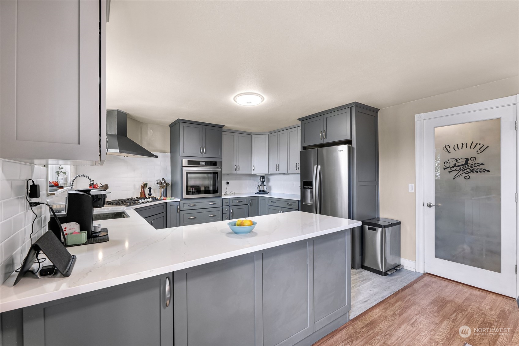6555 Simmons Drive Clinton, WA 98236 - Photo 8 of 39