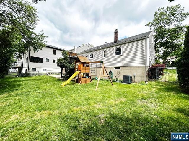 321 Maplewood Drive Paramus, NJ 07652 - Photo 24 of 29