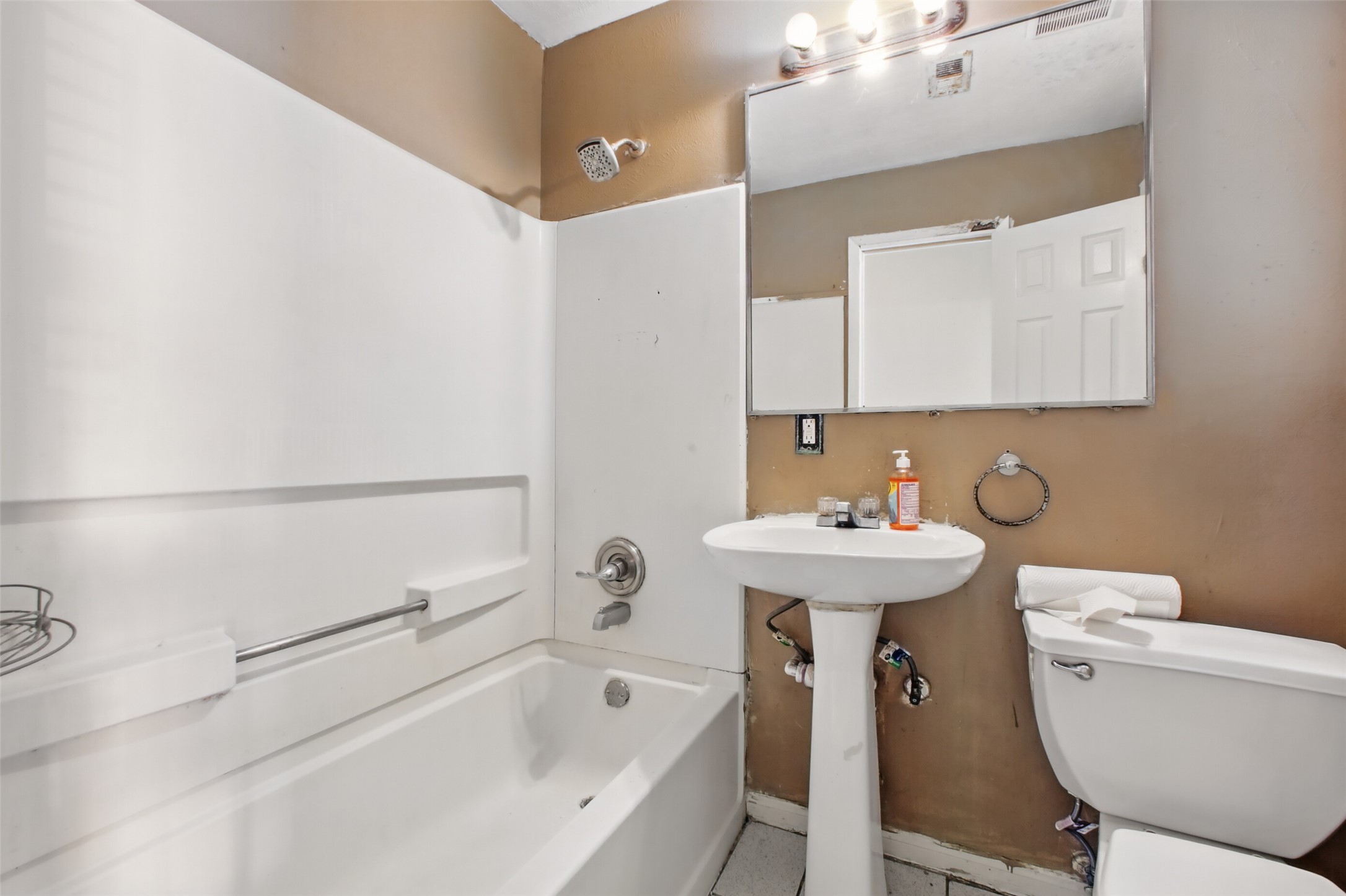 1911 Thonig Road Houston, TX 77055 - Photo 12 of 16