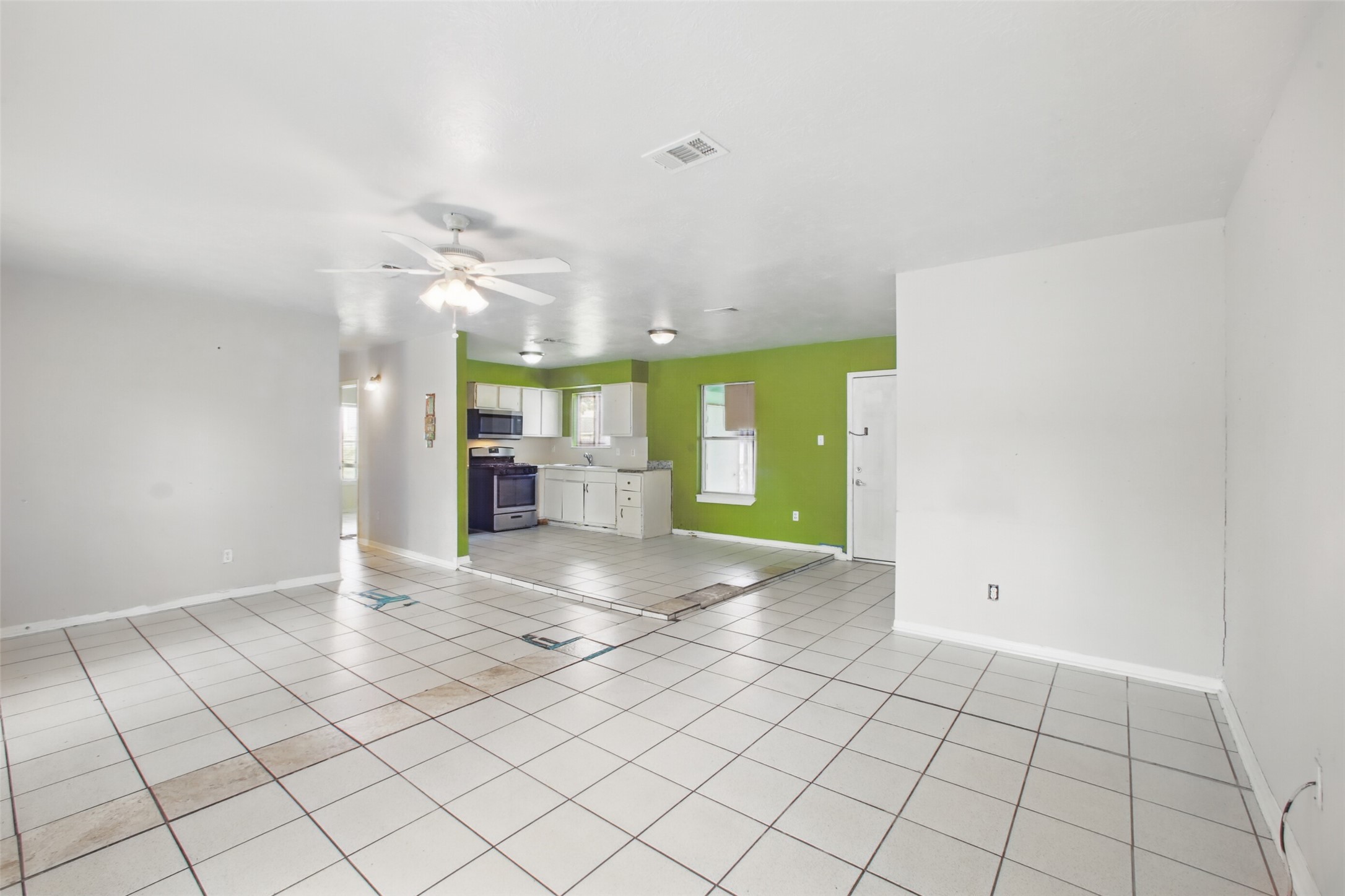 1911 Thonig Road Houston, TX 77055 - Photo 5 of 16