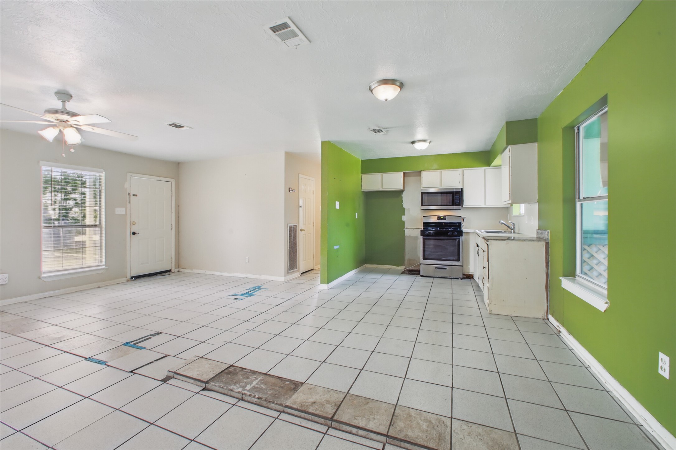 1911 Thonig Road Houston, TX 77055 - Photo 7 of 16