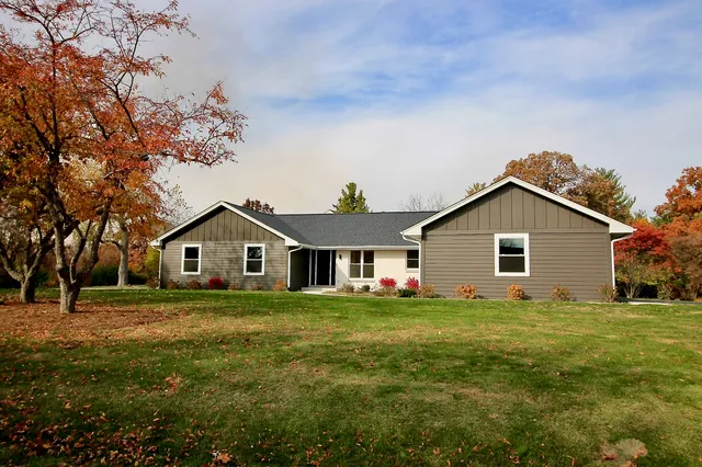 $695,000 | 42-w668 Steeplechase, St. Charles, IL 60175