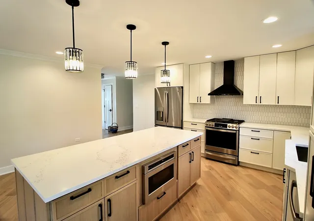 $695,000 | 42-w668 Steeplechase, St. Charles, IL 60175