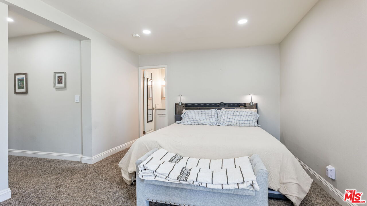 369 East Van Koevering Street Rialto, CA 92376 - Photo 29 of 55