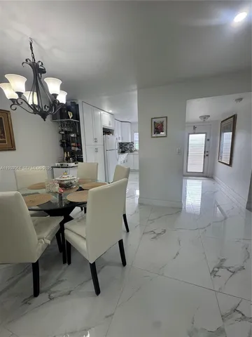 $159,990 | 9330 Sunrise Lakes Boulevard, Unit 304, Sunrise, FL 33322