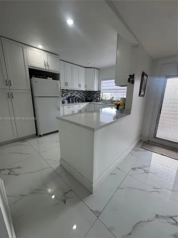 $159,990 | 9330 Sunrise Lakes Boulevard, Unit 304, Sunrise, FL 33322