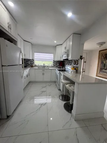 $159,990 | 9330 Sunrise Lakes Boulevard, Unit 304, Sunrise, FL 33322