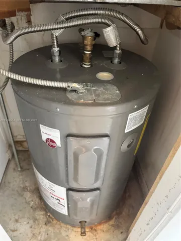 $159,990 | 9330 Sunrise Lakes Boulevard, Unit 304, Sunrise, FL 33322