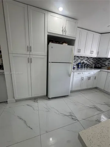 $159,990 | 9330 Sunrise Lakes Boulevard, Unit 304, Sunrise, FL 33322