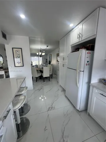 $159,990 | 9330 Sunrise Lakes Boulevard, Unit 304, Sunrise, FL 33322