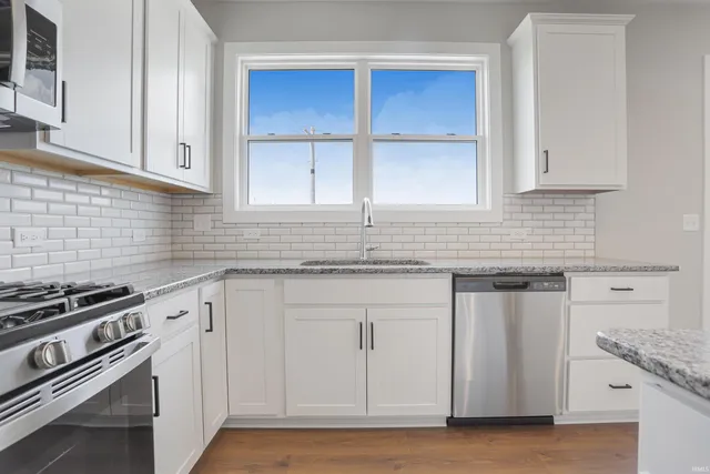 $379,800 | 4884 Alaina Drive, Newburgh, IN 47630