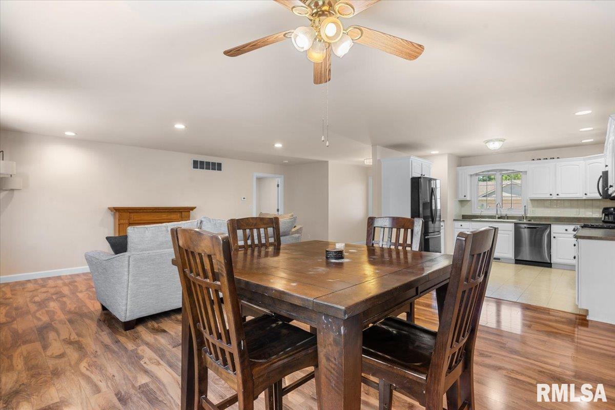 3700 Bergamot Drive Springfield, IL 62712 - Photo 9 of 38