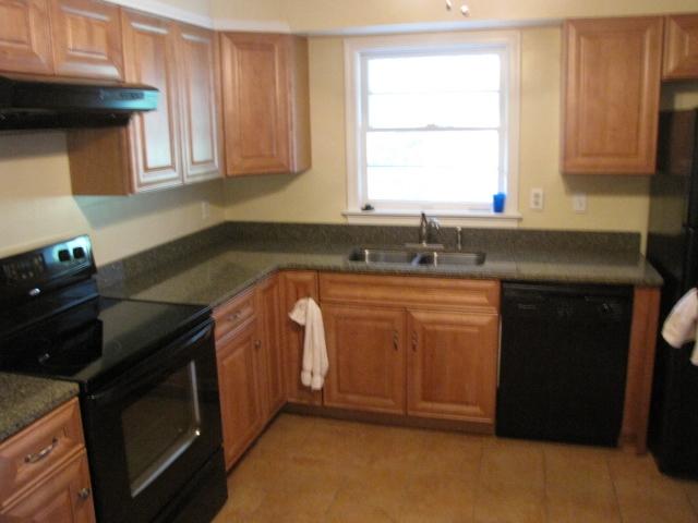 7041 Brookview Road Roanoke, VA 24019 - Photo 5 of 17 IMG_4301