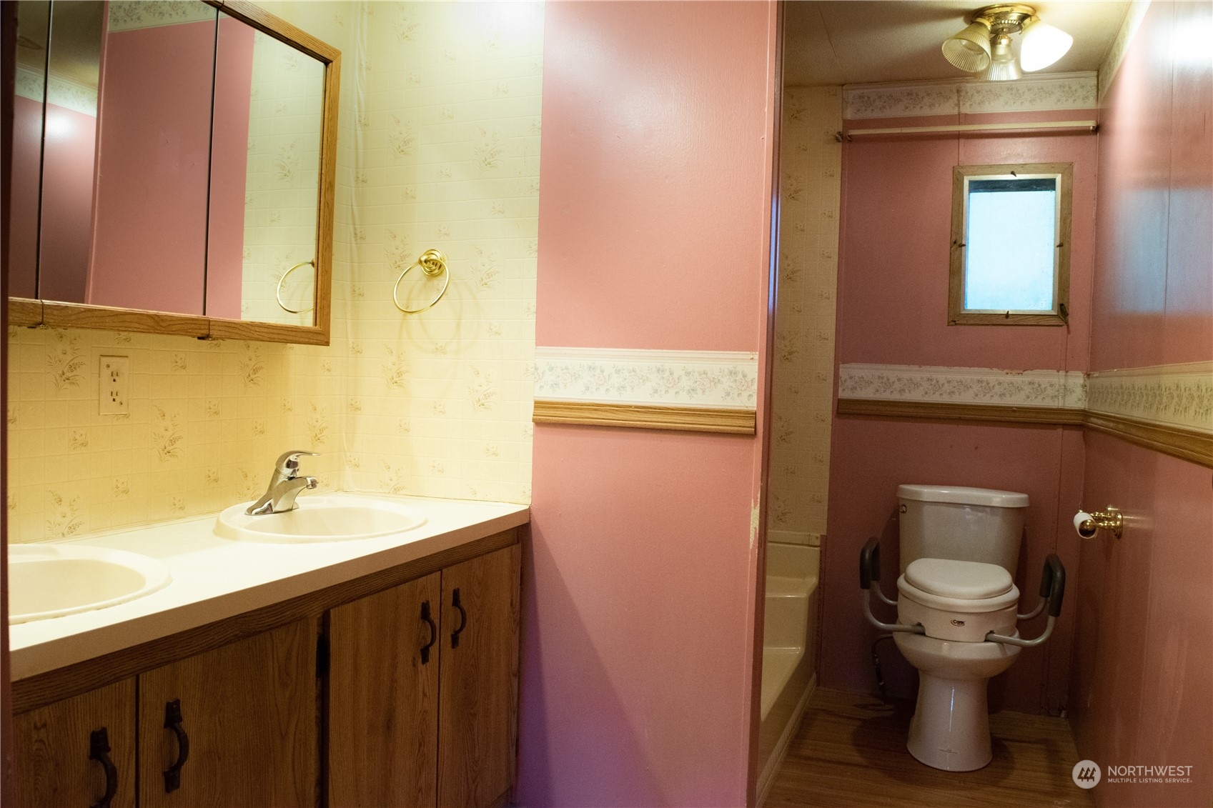 7701 Hardeson Road, Unit 13 Everett, WA 98203 - Photo 12 of 22 a bathroom with a sink and a mirror