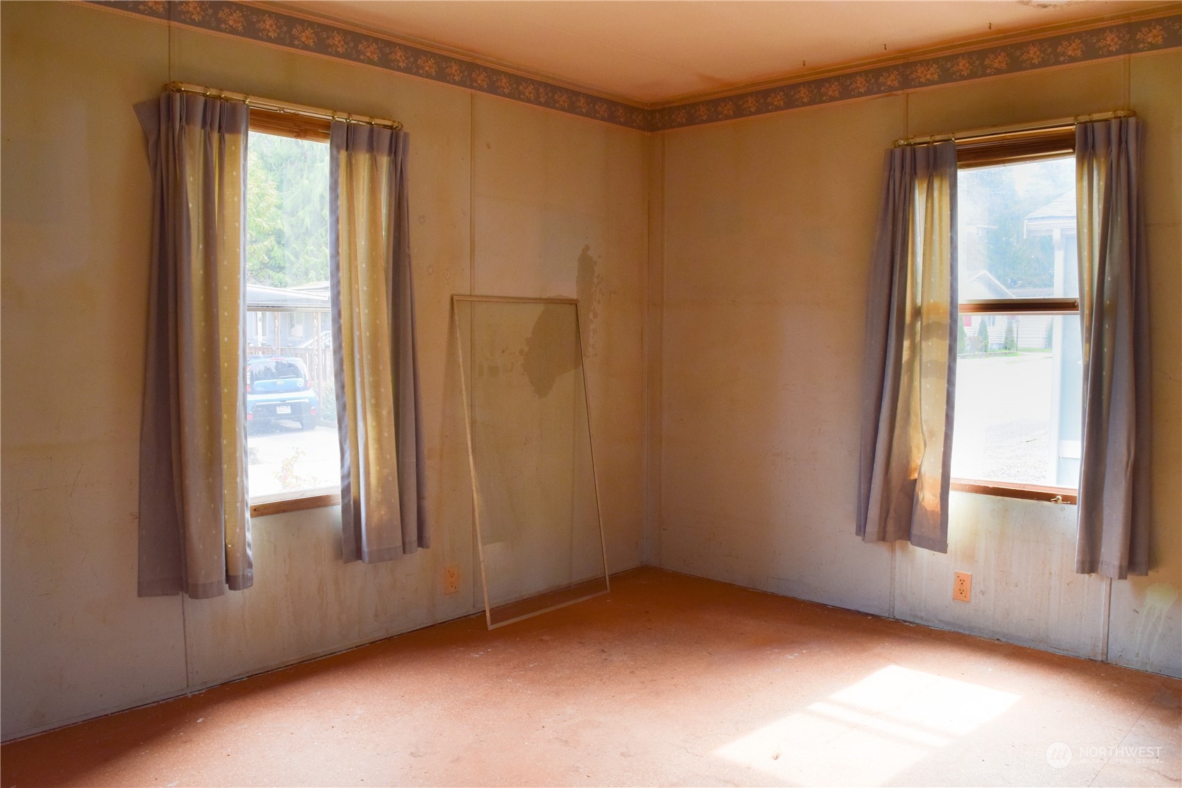 7701 Hardeson Road, Unit 13 Everett, WA 98203 - Photo 17 of 22 an empty room with windows
