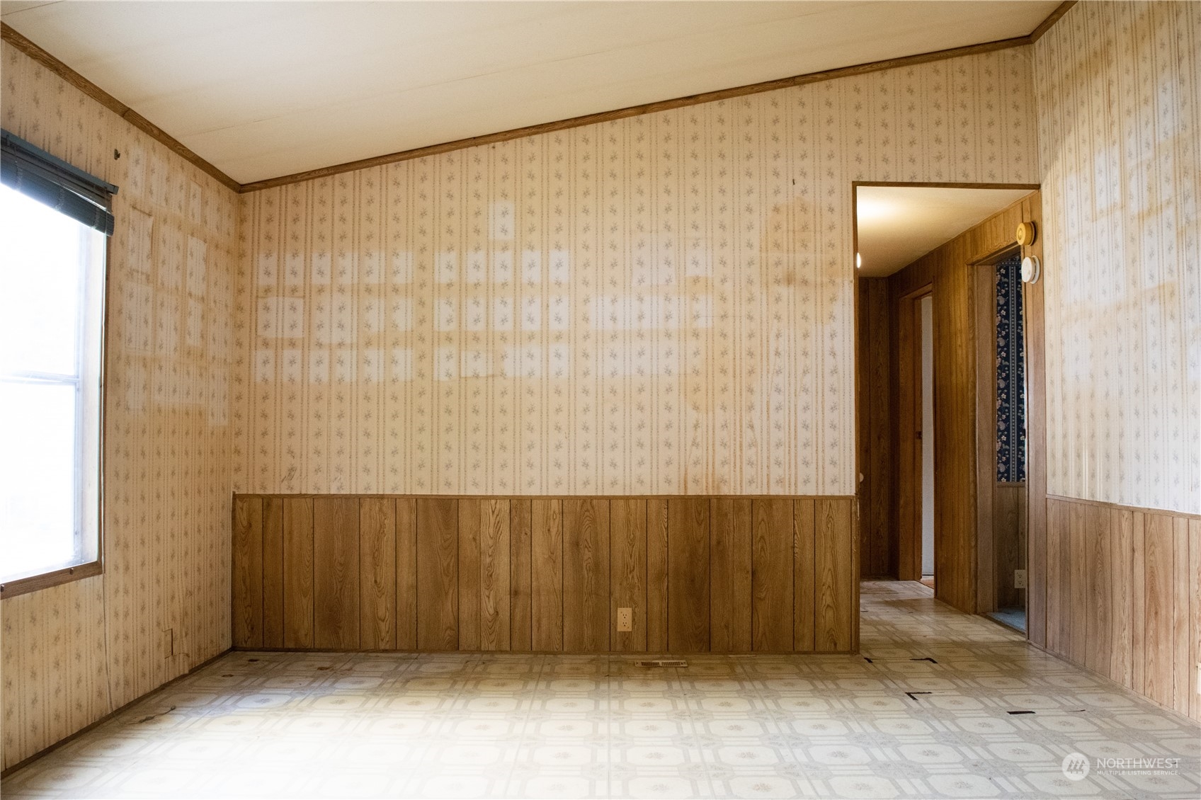 7701 Hardeson Road, Unit 13 Everett, WA 98203 - Photo 9 of 22 a view of an empty room