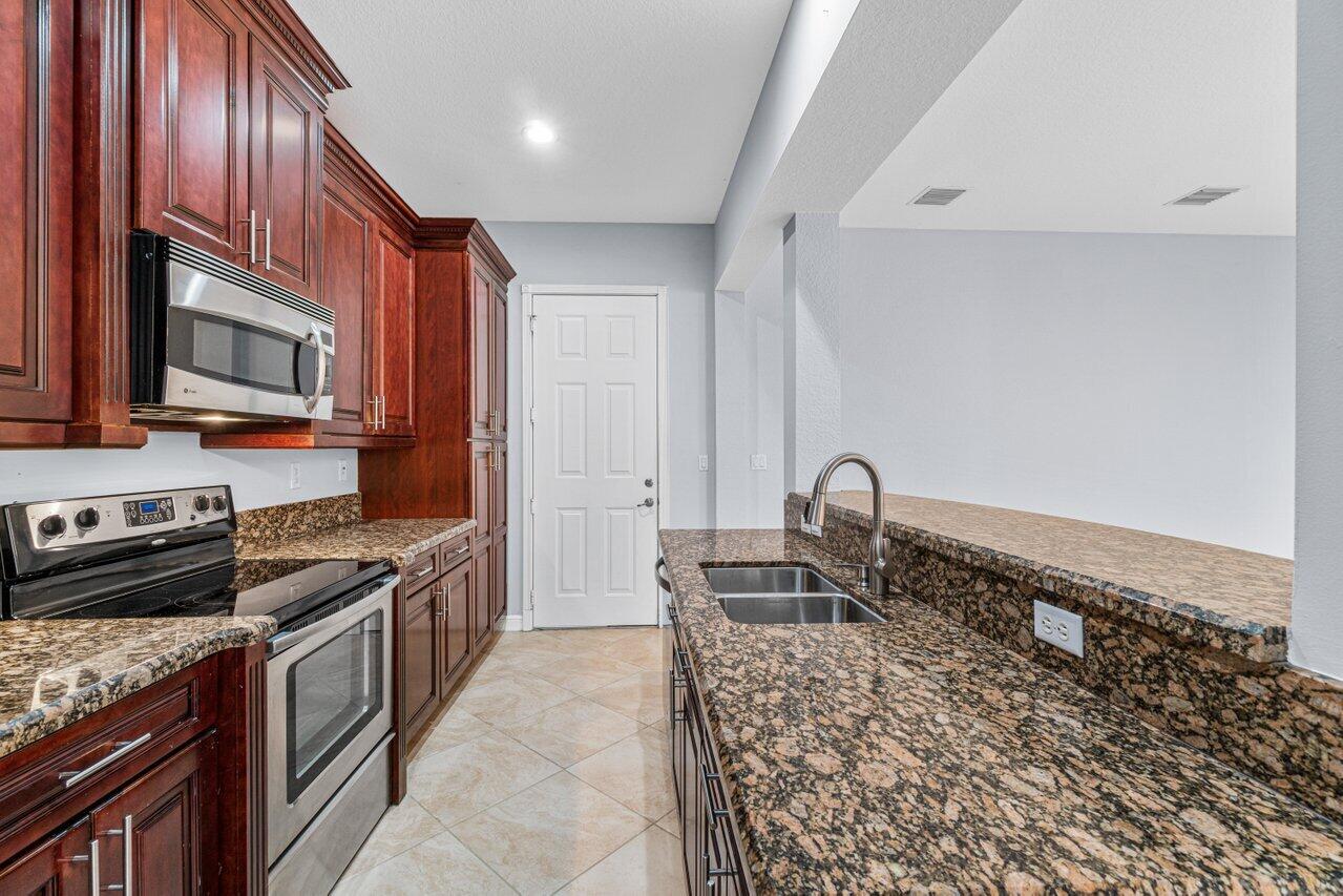 8339 Northwest 8th Terrace Boca Raton, FL 33487 - Photo 8 of 39 016-8339Northwest8thTerrace-BocaRaton-FL