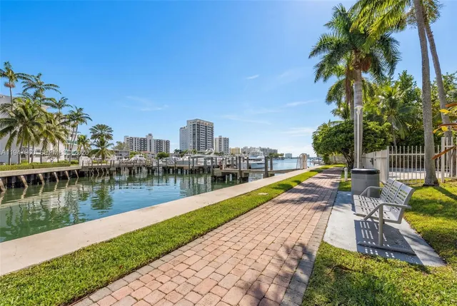 $4,500 | 7914 Harbor Island Drive, Unit 203, North Bay Village, FL 33141