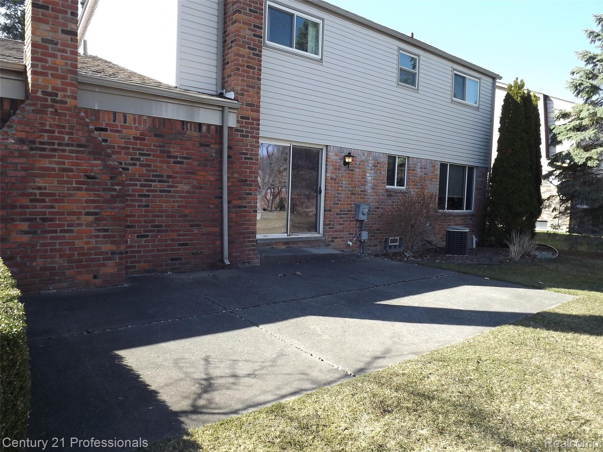 809 Hampton Circle Rochester, MI 48307 - Photo 22 of 22 Rear Patio View