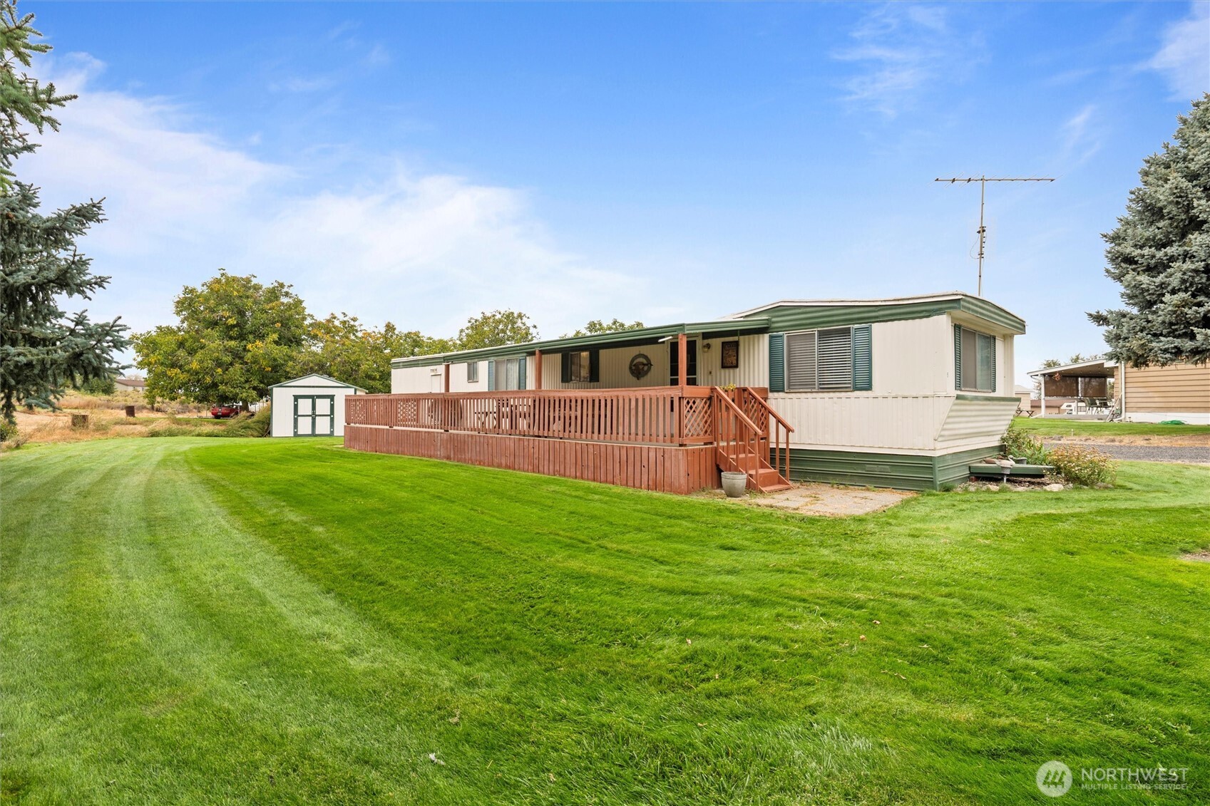 a view of a house with a backyard