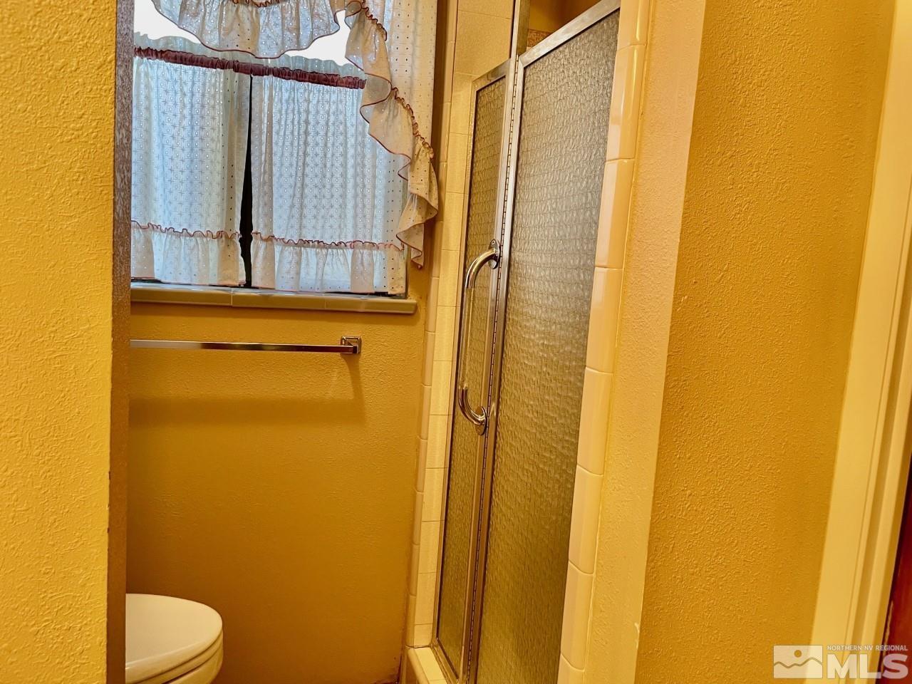 3280 Idlewild Drive Reno, NV 89509 - Photo 17 of 22 a bathroom with a sink and a mirror