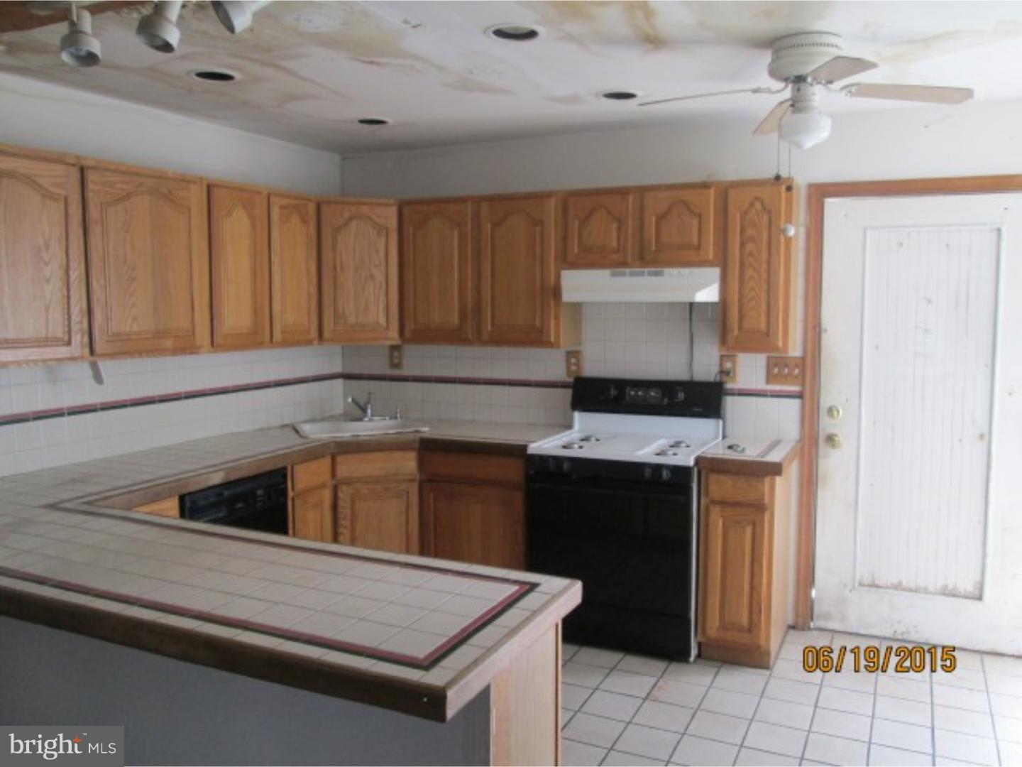 157 Westdale Road Upper Darby, PA 19082 - Photo 4 of 9 Kitchen