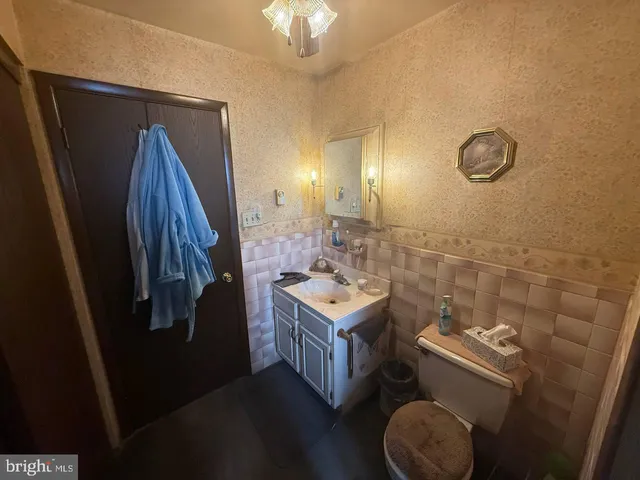 $204,900 | 144 Pennsylvania Avenue, Shenandoah, PA 17976